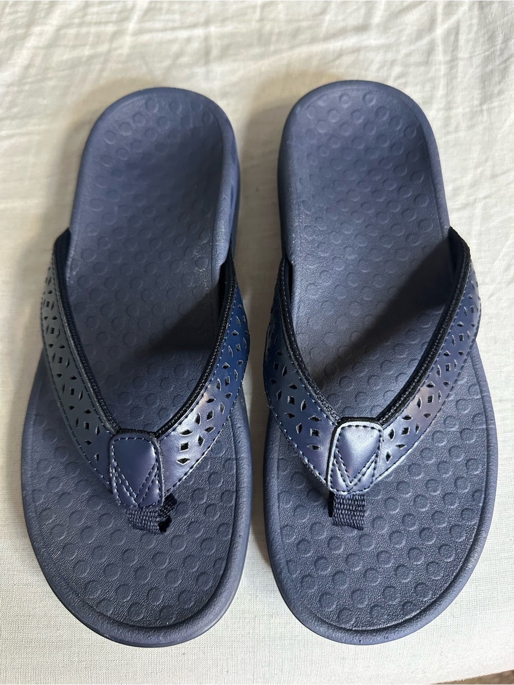 Women’s Navy Blue Vionic Tide Perf Thong Sandals Size 7